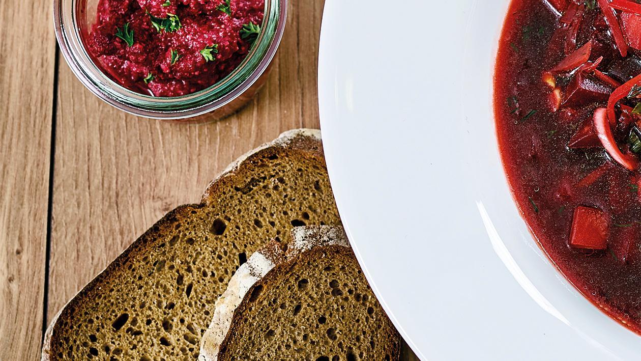 Kartoffel - Roggenbrot mit Rote Beete Aufstrich Kartoffel - Roggenbrot mit Rote Beete Aufstrich