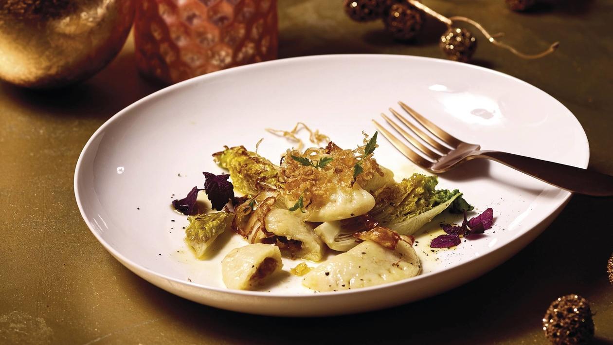 Kartoffel, Steinpilz, Sauerkraut, Kopfsalat, Nussbutter Kartoffel, Steinpilz, Sauerkraut, Kopfsalat, Nussbutter