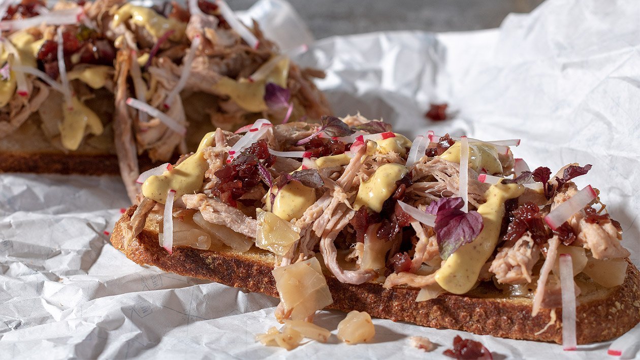 Kartoffelstulle mit gezupftem Braten Kartoffelstulle mit gezupftem Braten