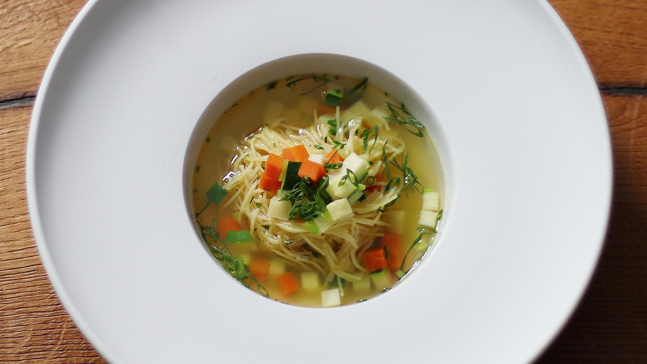 Klare Gemüse-Nudelsuppe Klare Gemüse-Nudelsuppe
