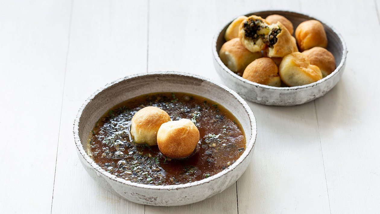 Klare Kartoffelsuppe mit Pilz Buchteln Klare Kartoffelsuppe mit Pilz Buchteln