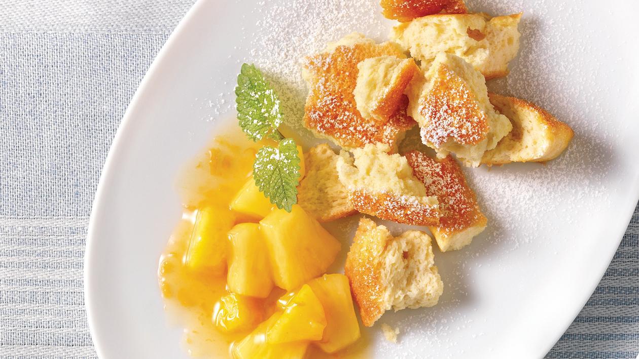 Kokosschmarren mit Ananassalat Kokosschmarren mit Ananassalat