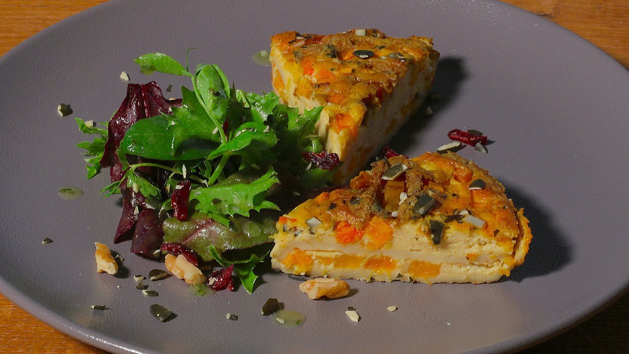 Kürbistarte/ Wildkräutersalat/Birne Kürbistarte/ Wildkräutersalat/Birne