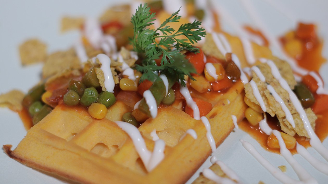 Kürbiswaffeln mit BBQ Bohnengemüse Kürbiswaffeln mit BBQ Bohnengemüse