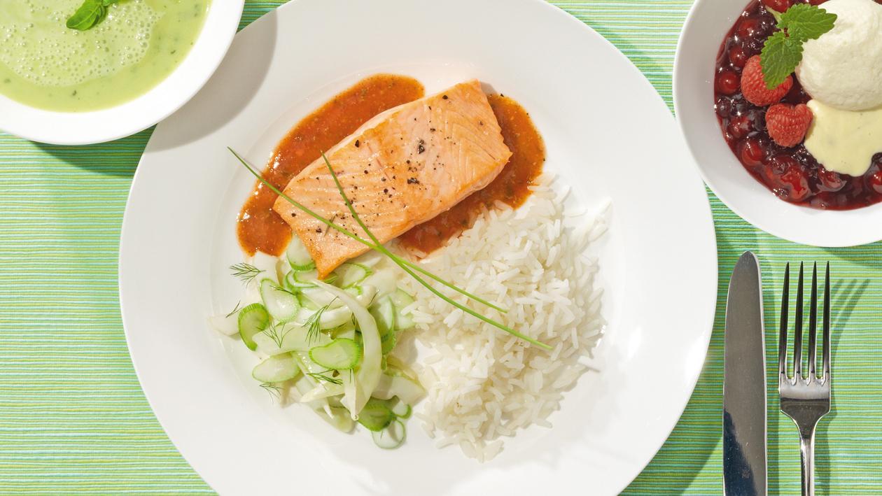 Lachsschnitte an Pestosauce mit Reis und Fenchelgemüse Lachsschnitte an Pestosauce mit Reis und Fenchelgemüse
