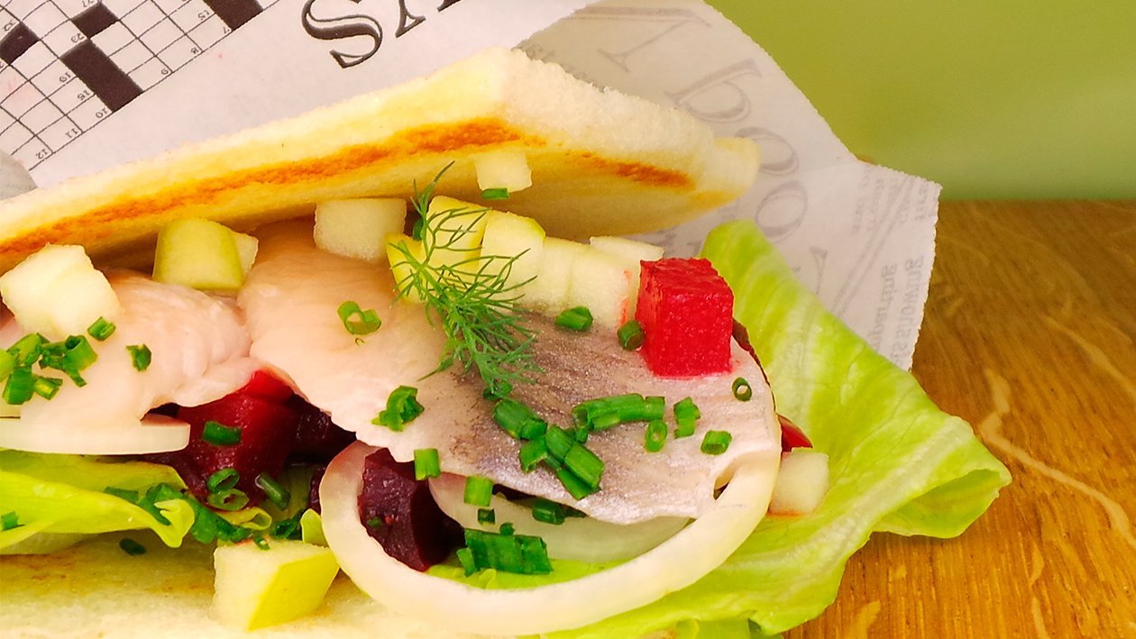 Matjes Sandwich mit Rote Beete Salat Matjes Sandwich mit Rote Beete Salat