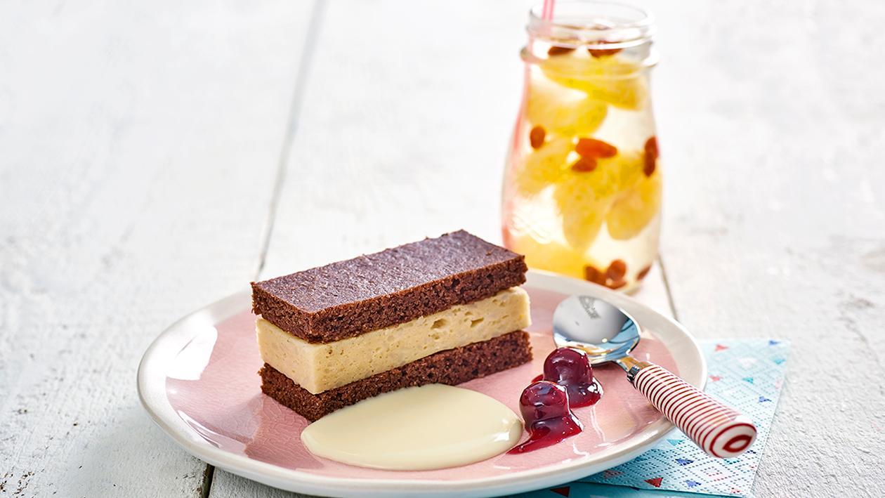 Milchreisschnitte mit Vanillesauce und Dessertkirschen Milchreisschnitte mit Vanillesauce und Dessertkirschen