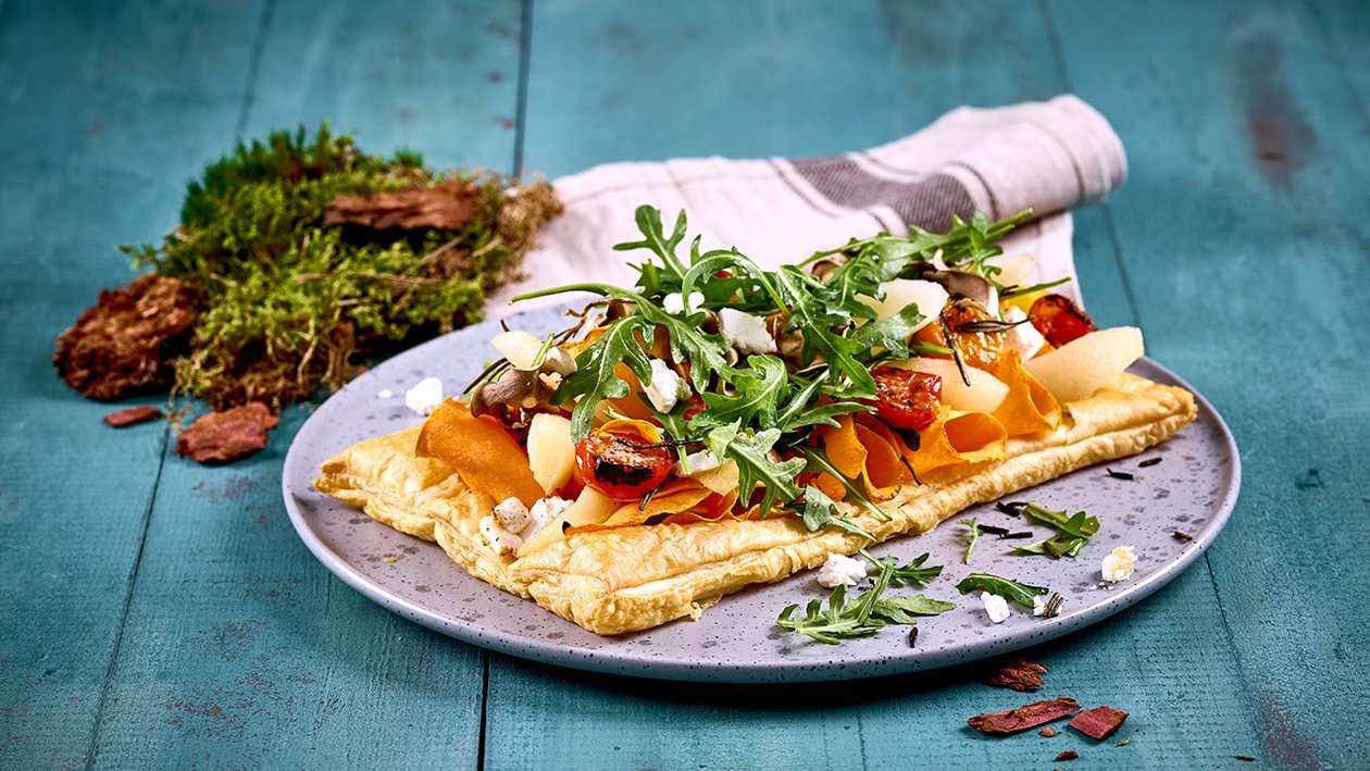 Offene Blätterteig Kürbis - Schafkäseschnitte mit Birnen und Rucola Offene Blätterteig Kürbis - Schafkäseschnitte mit Birnen und Rucola