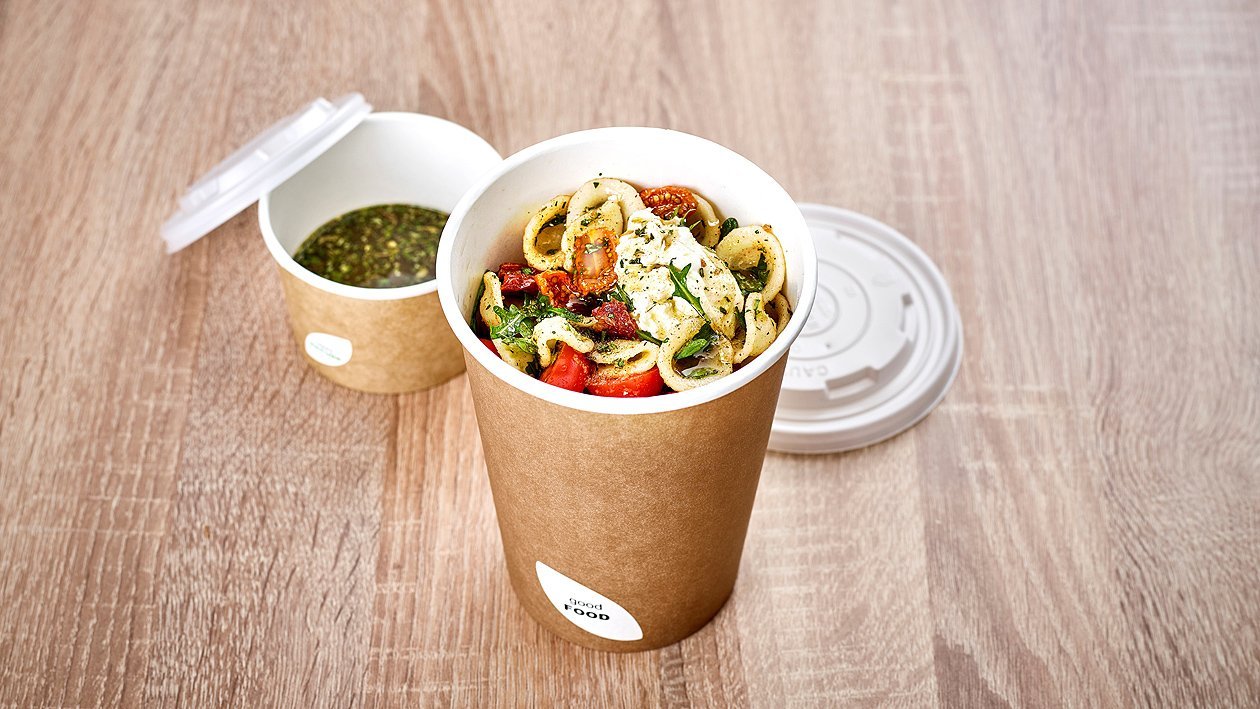 Pasta Snack mit Kirschtomaten und Rucolasalat Pasta Snack mit Kirschtomaten und Rucolasalat