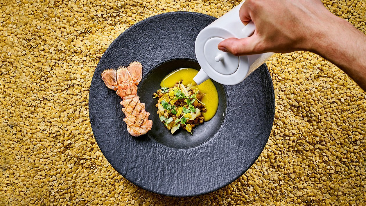 Pikante Gelbe Linsencremesuppe mit Kaisergranat Pikante Gelbe Linsencremesuppe mit Kaisergranat