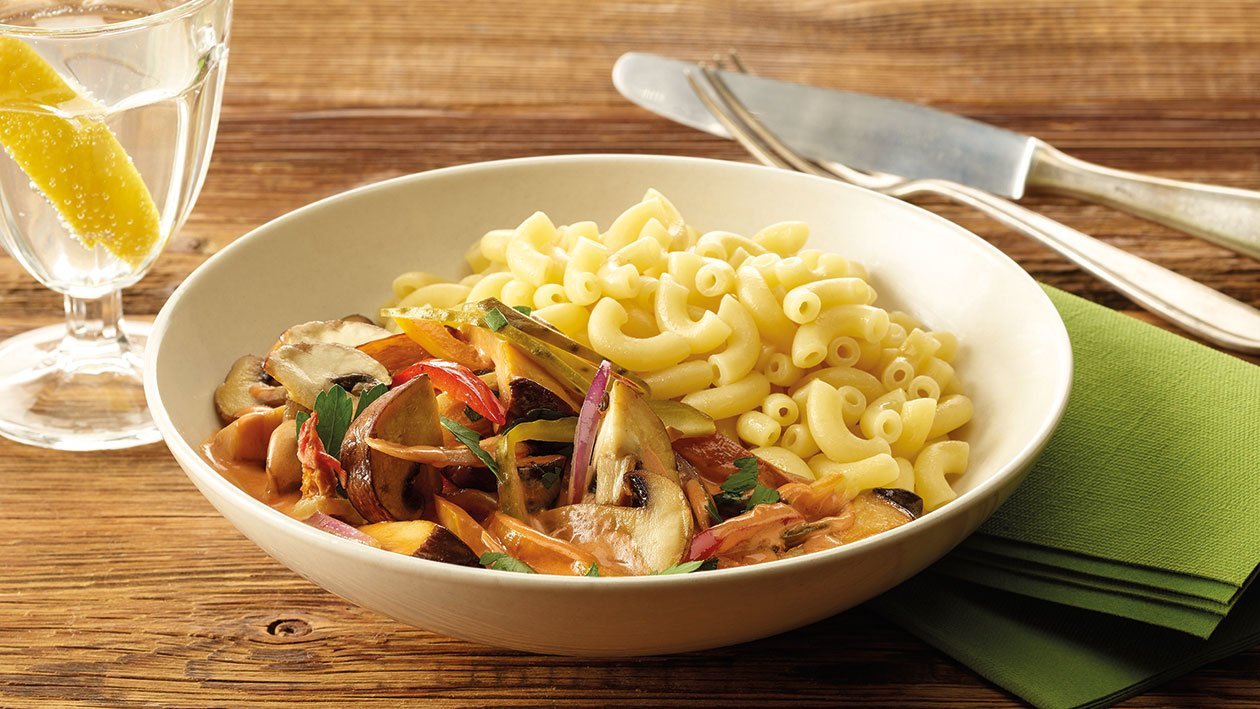 Pilz-Stroganoff mit Nudeln Pilz-Stroganoff mit Nudeln