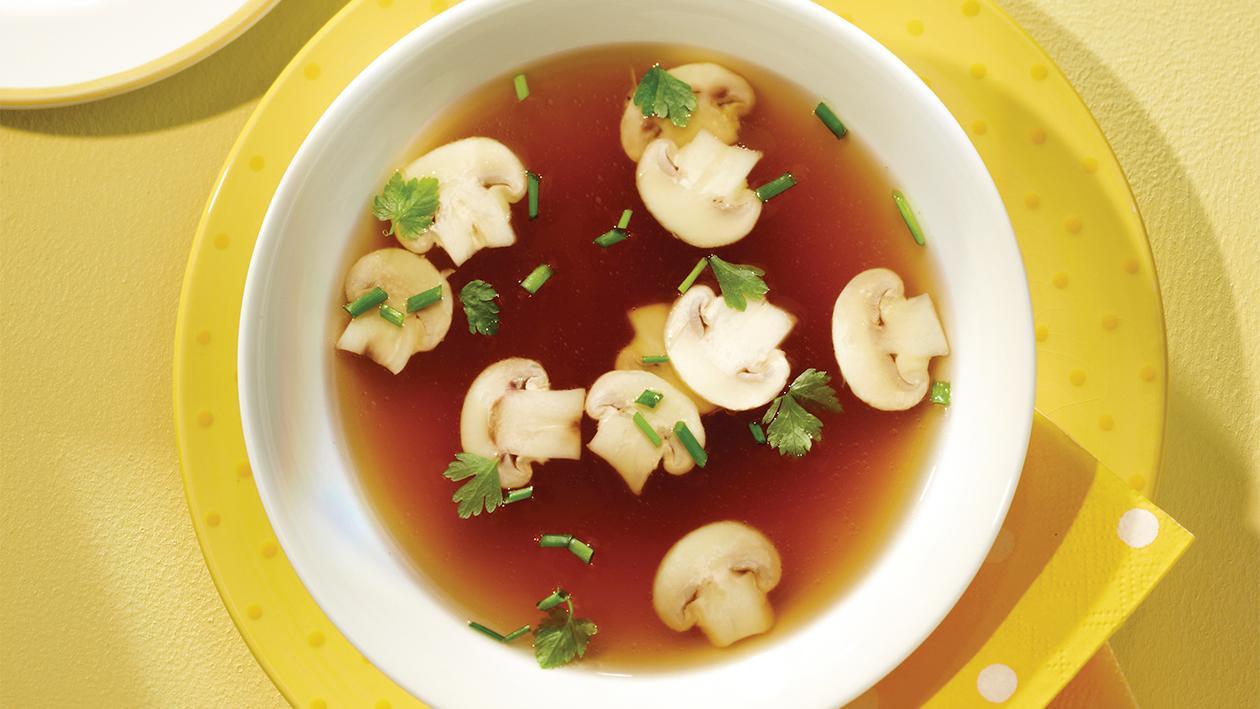 Pilzbouillon mit Wiesenchampignonscheiben Pilzbouillon mit Wiesenchampignonscheiben