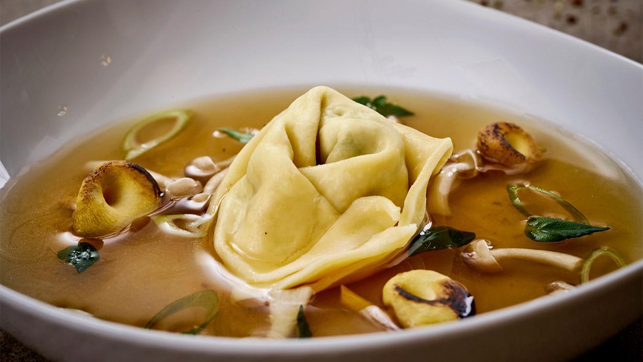 Pilzbouillons mit Tortellini Pilzbouillons mit Tortellini
