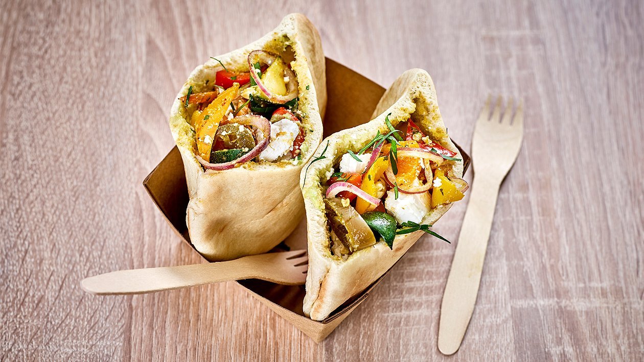 Pita-Tasche mit Grillgemüse und Süßkartoffel Pita-Tasche mit Grillgemüse und Süßkartoffel