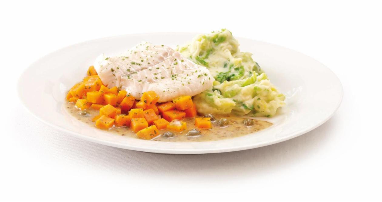 Pochiertes Seehechtfilet auf Karottenbett mit Kapern-Senf-Sauce und Kartoffel-Wirsing-Püree Pochiertes Seehechtfilet auf Karottenbett mit Kapern-Senf-Sauce und Kartoffel-Wirsing-Püree