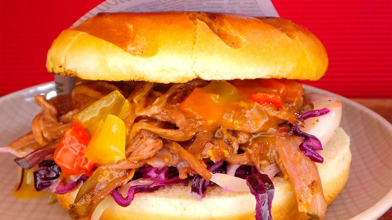 Pulled Schwein Burger mit Salsa Pulled Schwein Burger mit Salsa