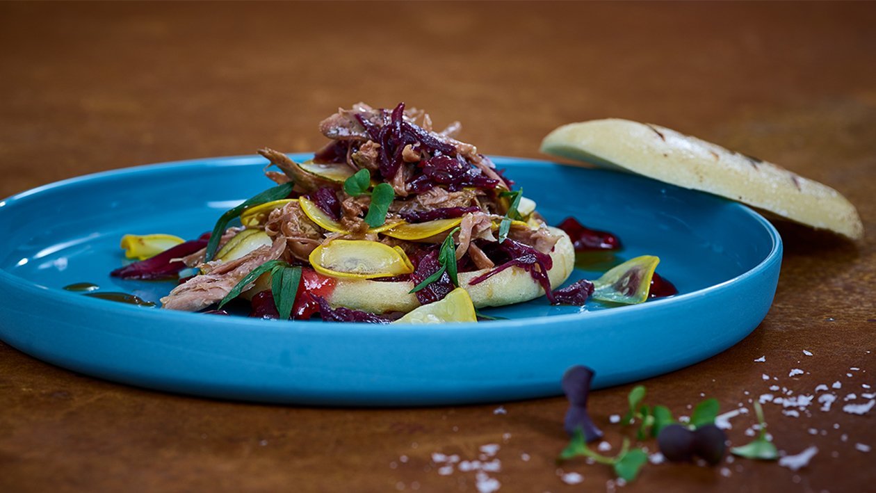 Pulled Truthahn mit Rotkrautsalat und Preiselbeer-Mayonnaise