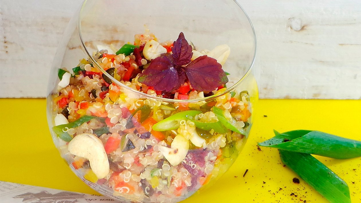 Quinoasalat mit Cashewnüssen Quinoasalat mit Cashewnüssen