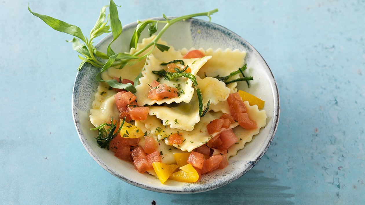 Ravioli mit Hartkäse-Kartoffelfüllung und Estragon Ravioli mit Hartkäse-Kartoffelfüllung und Estragon