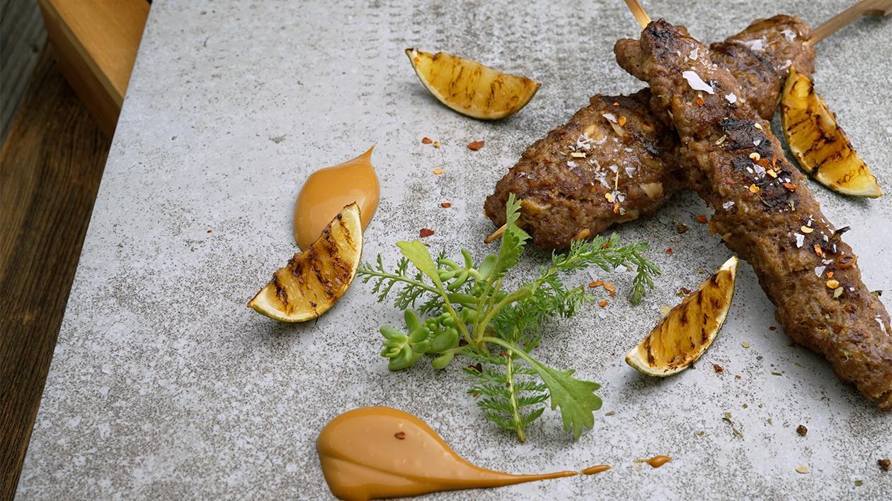 Rindfleisch - Kokos Sate Speiße mit Curry - Limetten Mayo Rindfleisch - Kokos Sate Speiße mit Curry - Limetten Mayo