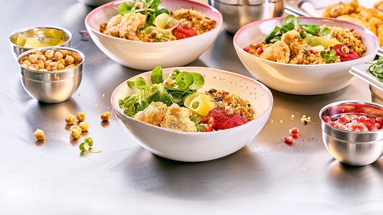 Salad Bowl mit Tempura NoChicken Chunks Salad Bowl mit Tempura NoChicken Chunks