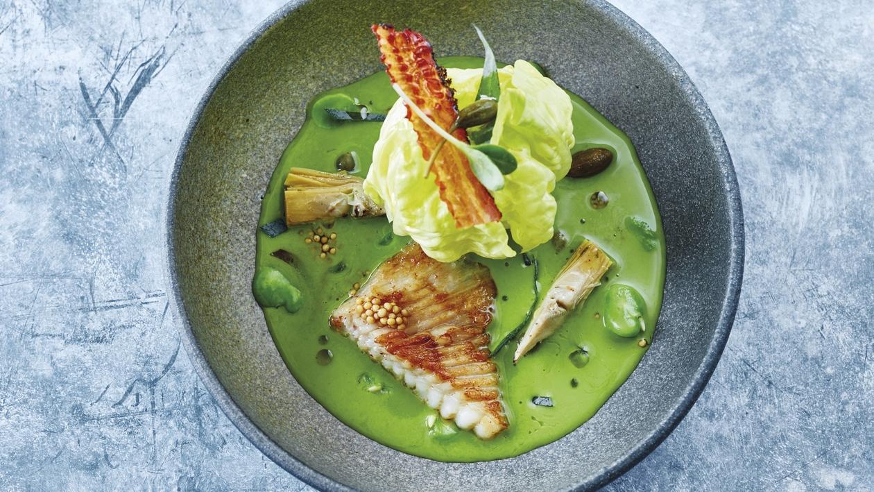 Salatsuppe mit Rochenflügel und Artischocke Salatsuppe mit Rochenflügel und Artischocke