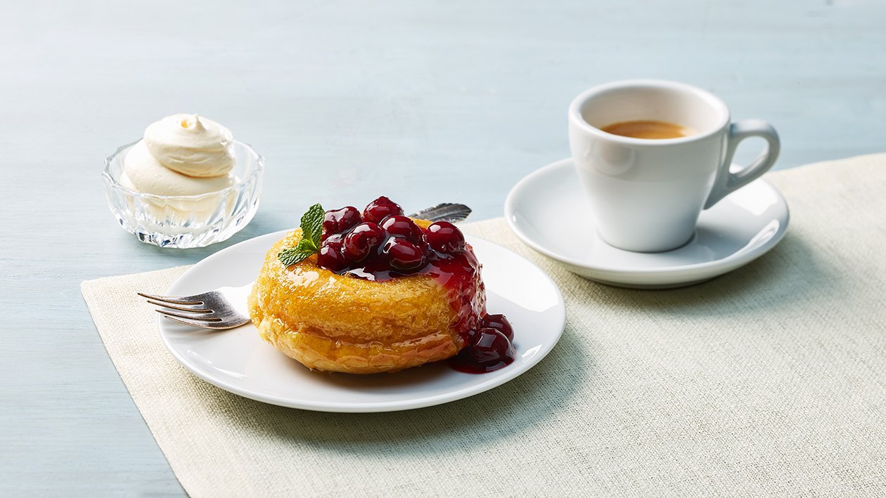 Savarin mit Eierlikör-Schaum Savarin mit Eierlikör-Schaum