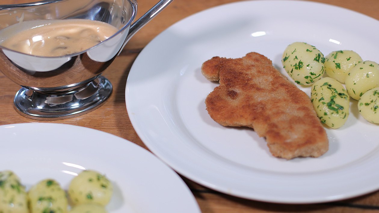 Schnitzel mit Champignonsauce und Petersilien Kartoffeln Schnitzel mit Champignonsauce und Petersilien Kartoffeln