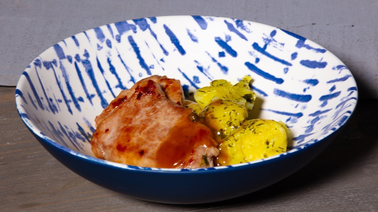 Schnitzel mit Pfeffersauce, Miniknödel und Brösel Schnitzel mit Pfeffersauce, Miniknödel und Brösel