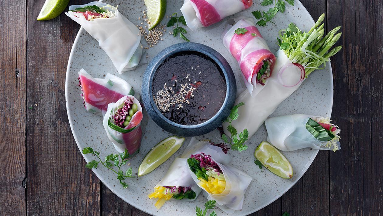 Sommerrollen mit Kurkuma und Zitronengras-Tofu Sommerrollen mit Kurkuma und Zitronengras-Tofu