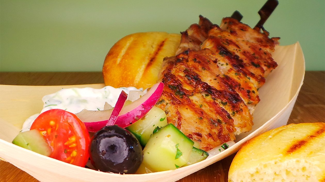 Souvlakispiesse mit Tzaziki Souvlakispiesse mit Tzaziki