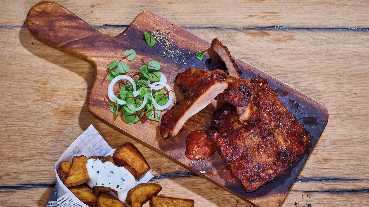 Spare Ribs mit Kartoffel Wedges und Schnittlauch Dip Spare Ribs mit Kartoffel Wedges und Schnittlauch Dip