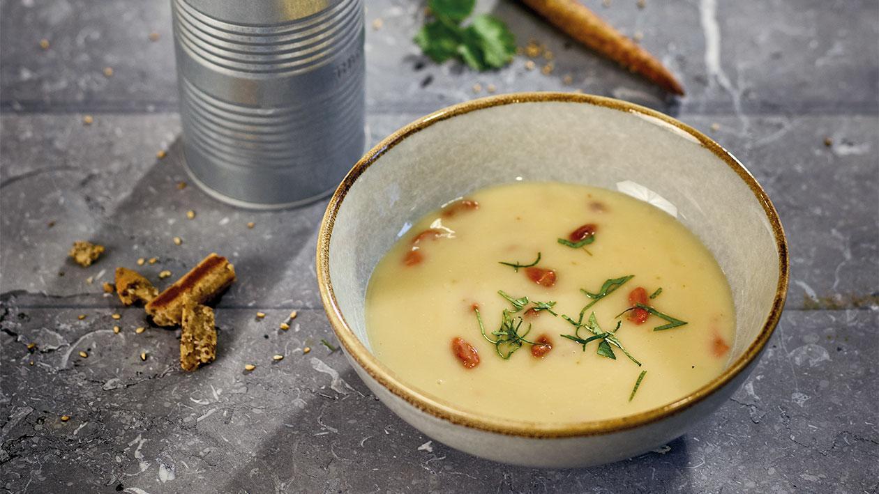 Spargel Cremesuppe mit Goji-Beeren Spargel Cremesuppe mit Goji-Beeren