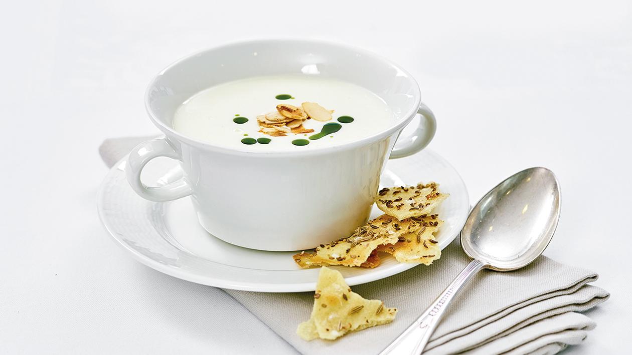 Spargel-Mandelcremesuppe mit Gewürzcracker Spargel-Mandelcremesuppe mit Gewürzcracker