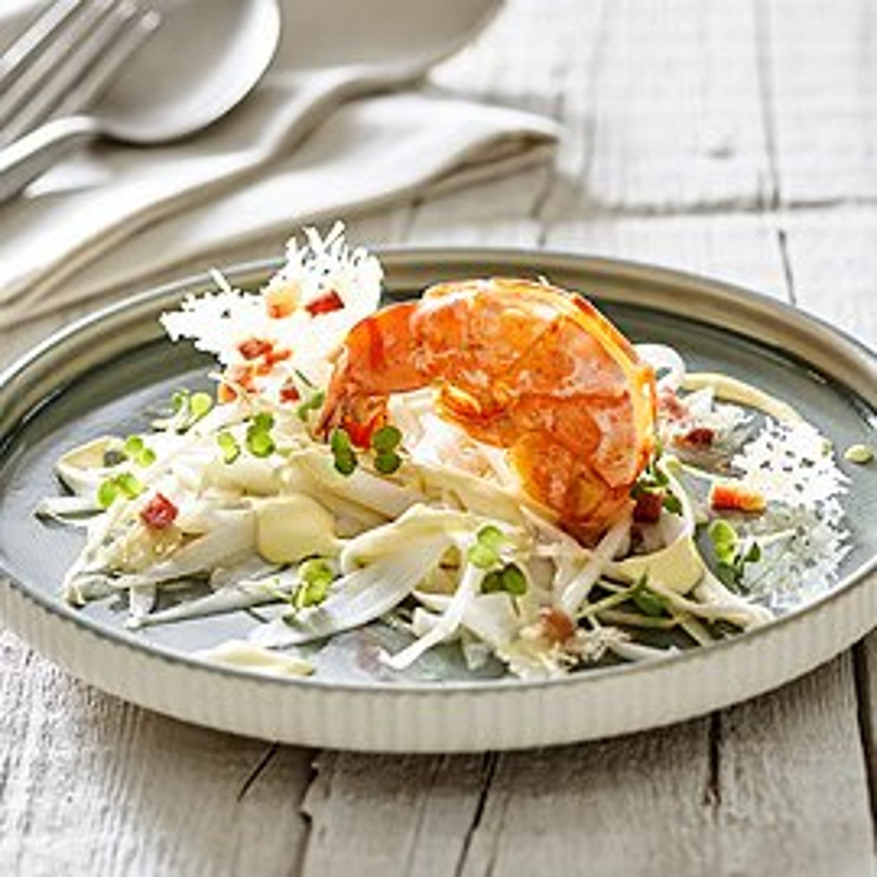 Spargelnudeln, Limetten-Garnelen und Speck-Chips Spargelnudeln, Limetten-Garnelen und Speck-Chips