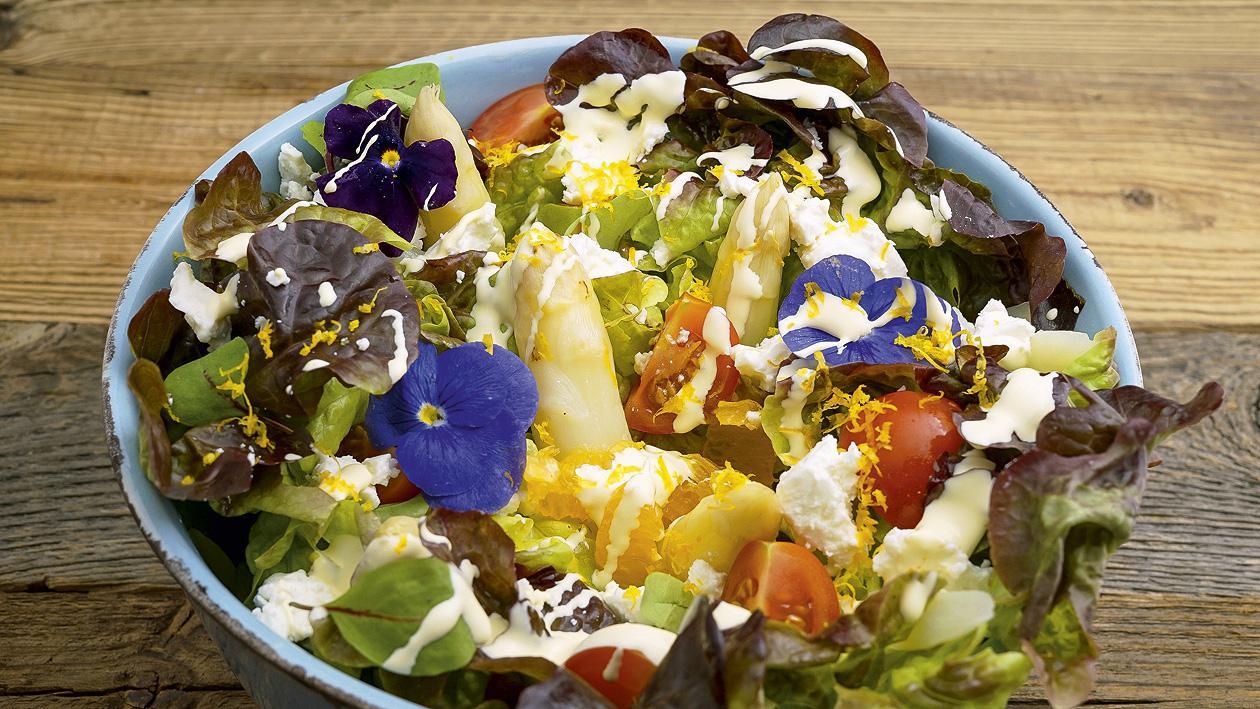 Spargelsalat mit Avocado und Schafkäse Spargelsalat mit Avocado und Schafkäse