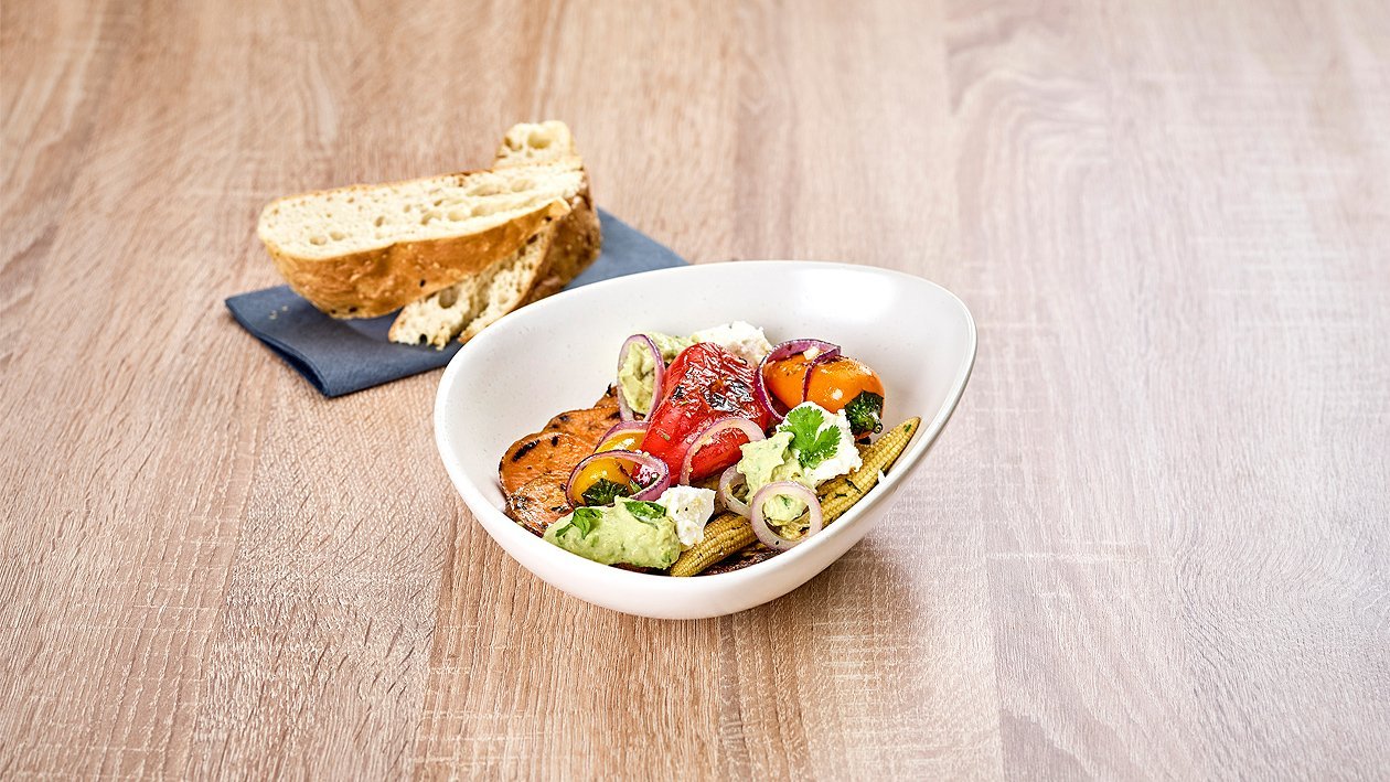Süßkartoffel-Gemüse-Feta Bowl Süßkartoffel-Gemüse-Feta Bowl