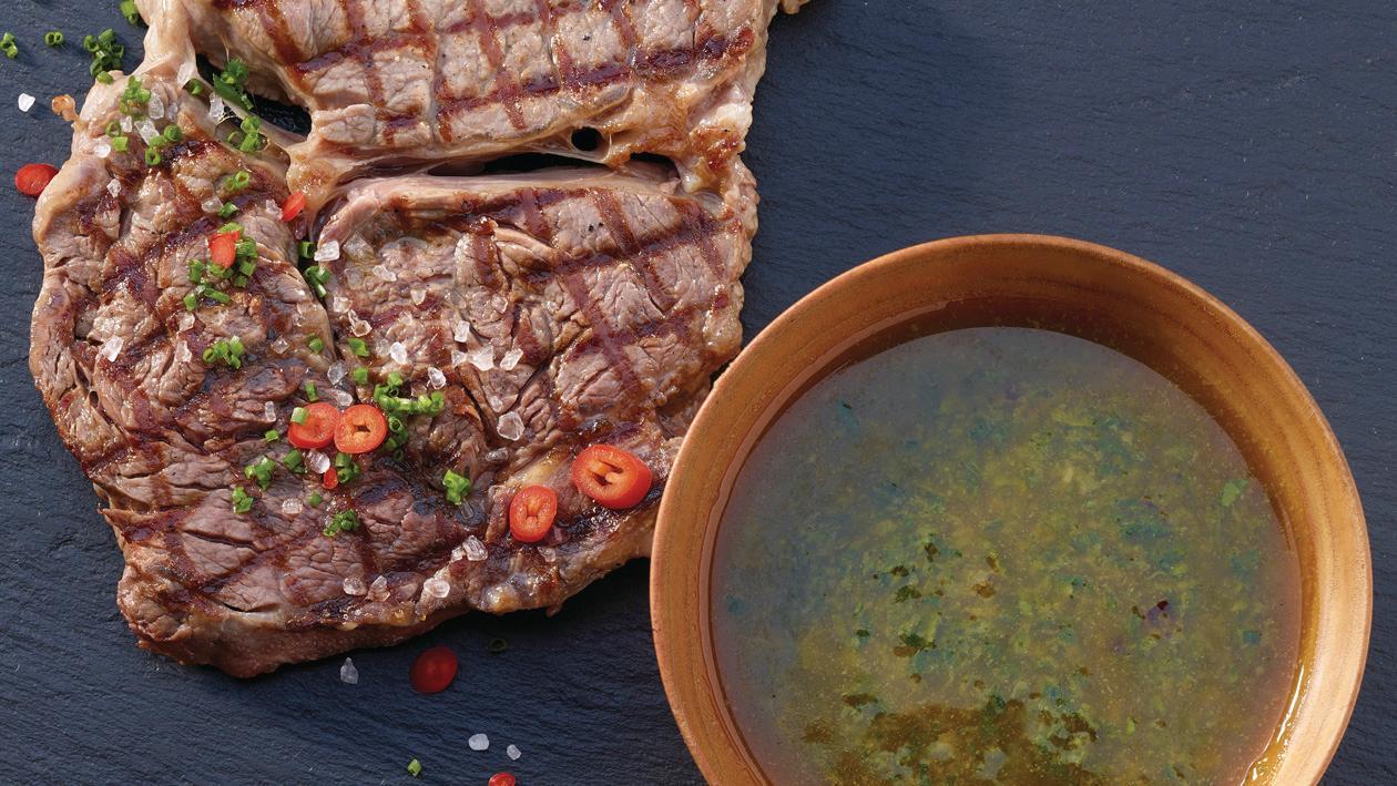 T- Bone mit Argentinische Chimichurri Sauce T- Bone mit Argentinische Chimichurri Sauce