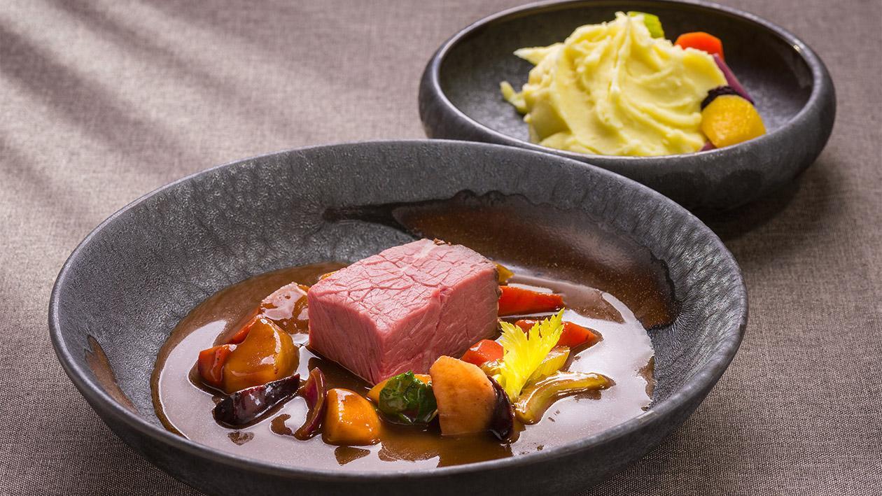 Tafelspitz mit Schmorgemüse und Püree Tafelspitz mit Schmorgemüse und Püree