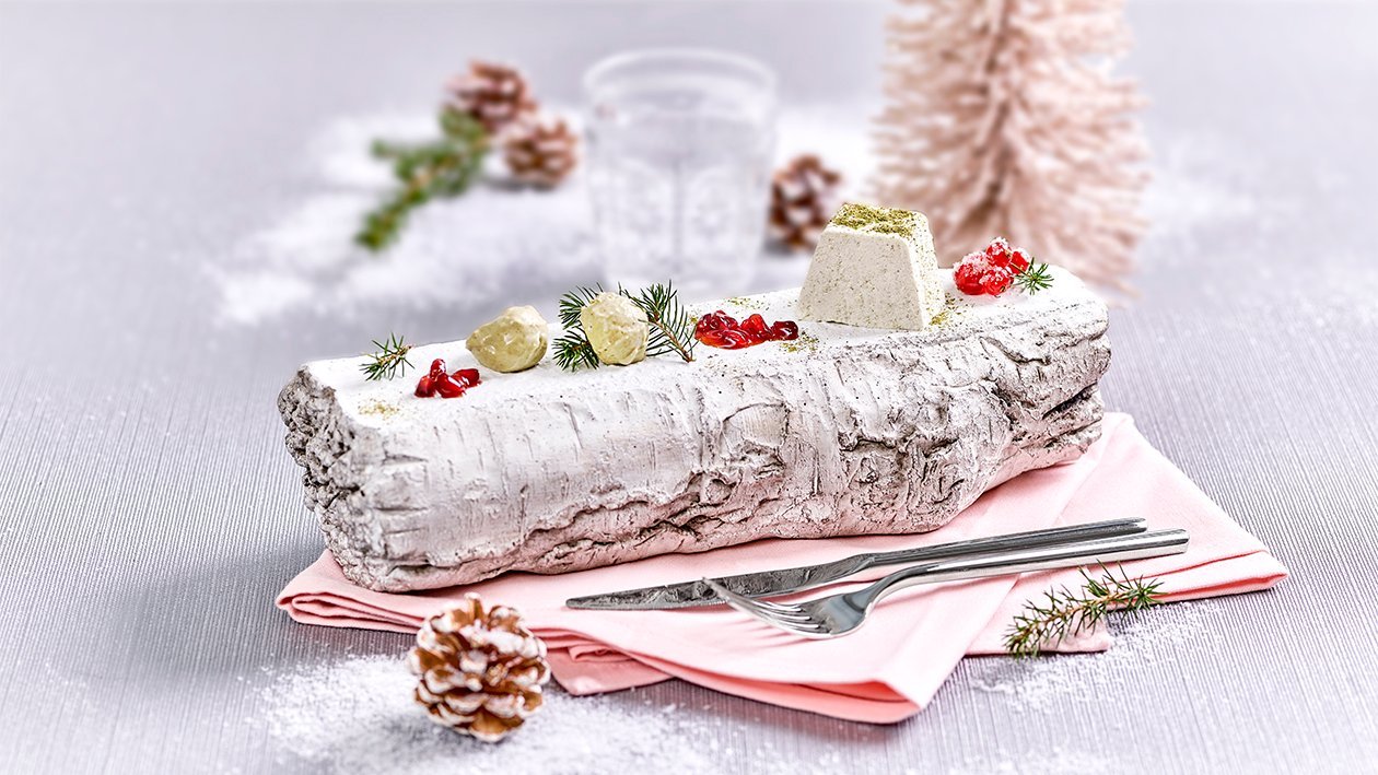 Tannensorbet mit Tannenspitzen-Joghurt-Terrine und Granatapfel Tannensorbet mit Tannenspitzen-Joghurt-Terrine und Granatapfel