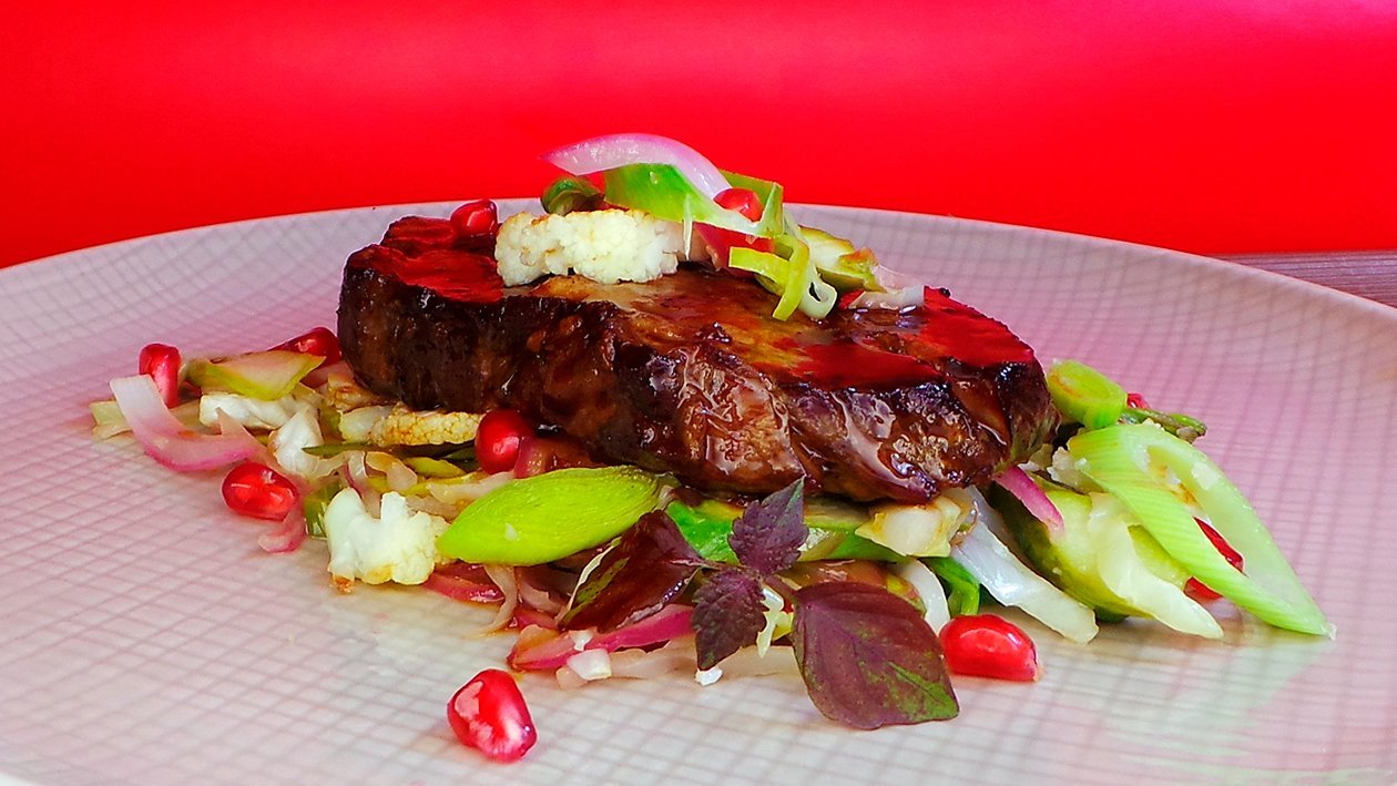 Teriyaki Steak mit geschmortem Gemüse Teriyaki Steak mit geschmortem Gemüse