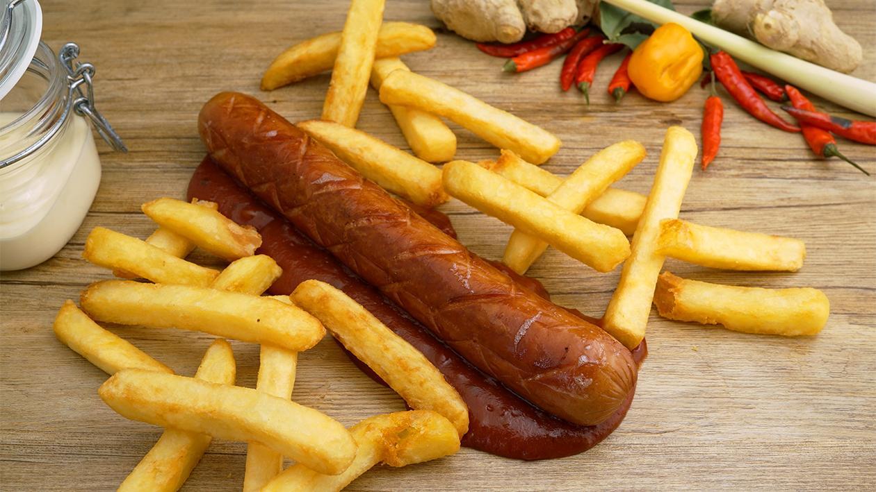 Thai Curry Wurst, Fritten und Limonen-Mayonnaise Thai Curry Wurst, Fritten und Limonen-Mayonnaise