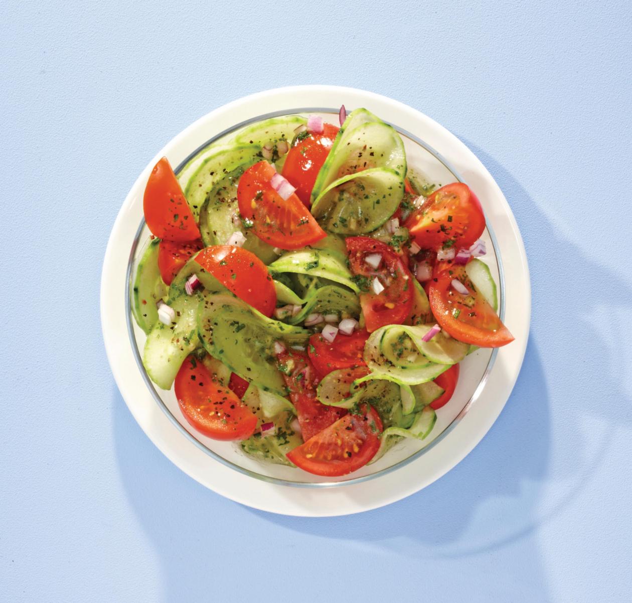 Tomaten-Gurkensalat mit Kresse Tomaten-Gurkensalat mit Kresse
