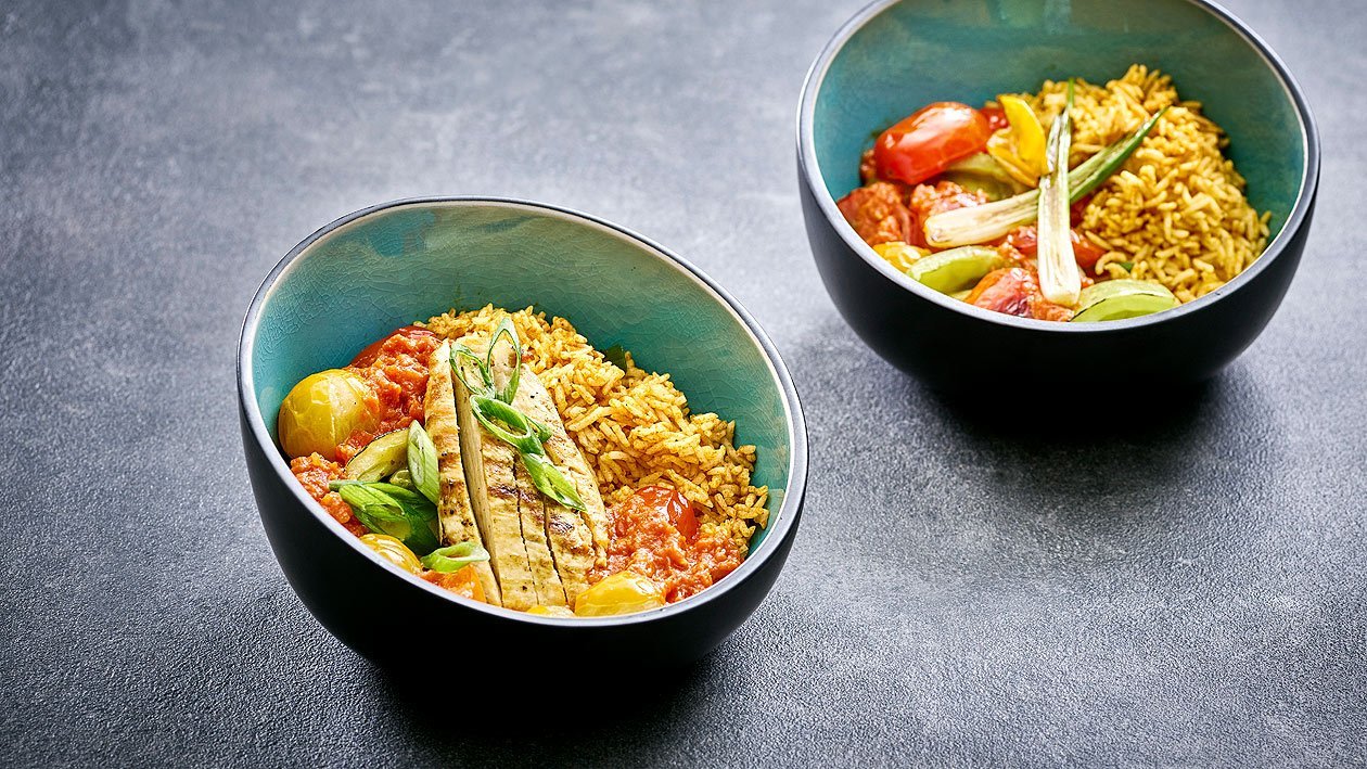 Tomaten-Vielfalt in Curry-Reis-Bowl Tomaten-Vielfalt in Curry-Reis-Bowl