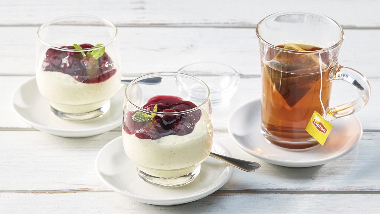 Vanille-Milchreis mit Sauerkirschen Vanille-Milchreis mit Sauerkirschen