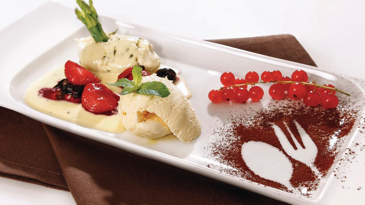 Vanillemousse vom grünen und weißen Spargel mit Vanille-Basilikumsauce Vanillemousse vom grünen und weißen Spargel mit Vanille-Basilikumsauce