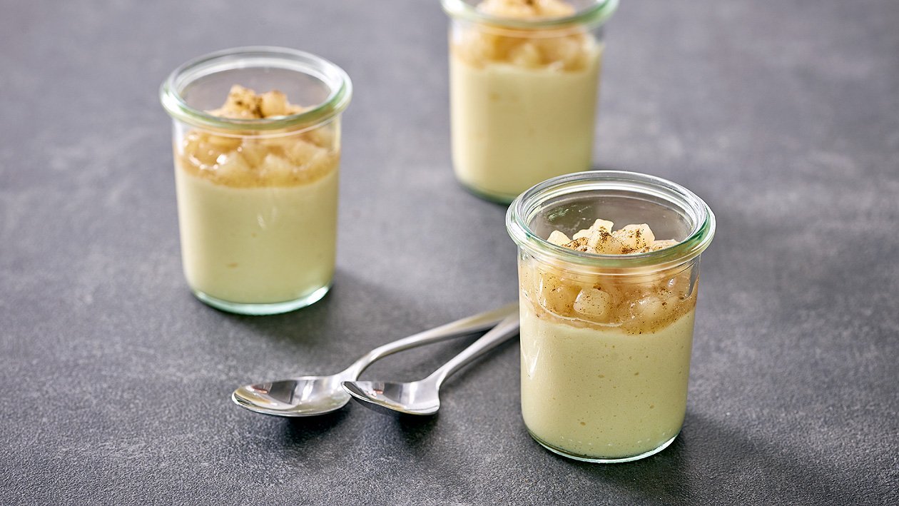Vanillepudding mit Apfel-Zimt Kompott, kaltquellend Vanillepudding mit Apfel-Zimt Kompott, kaltquellend