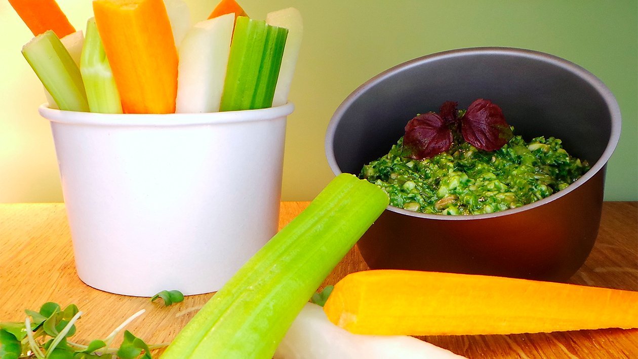 Veggie Sticks mit Mangold - Cashewkern - Pesto Veggie Sticks mit Mangold - Cashewkern - Pesto