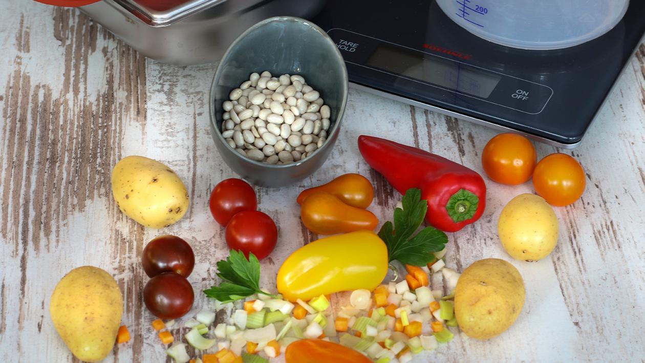 Weiße Bohneneintopf mit Tomate und Paprika Weiße Bohneneintopf mit Tomate und Paprika