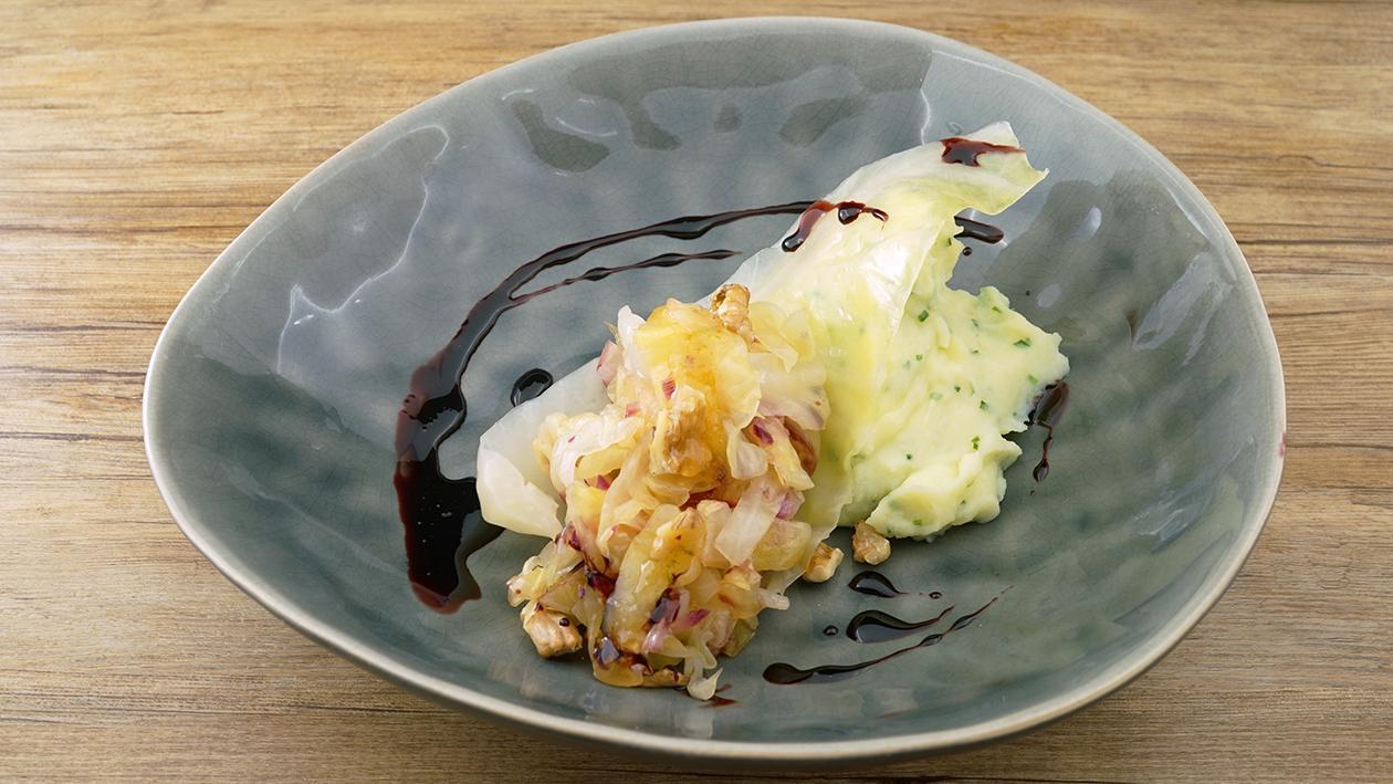 Weißkraut mit Tonic auf Schnittlauch-Püree Weißkraut mit Tonic auf Schnittlauch-Püree
